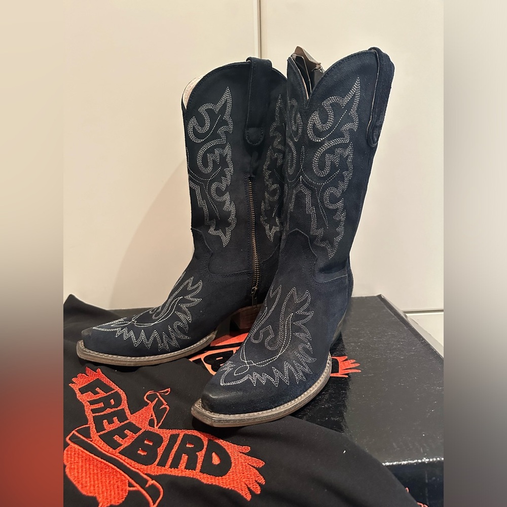 NWT Freebird Wilson Suede Boots